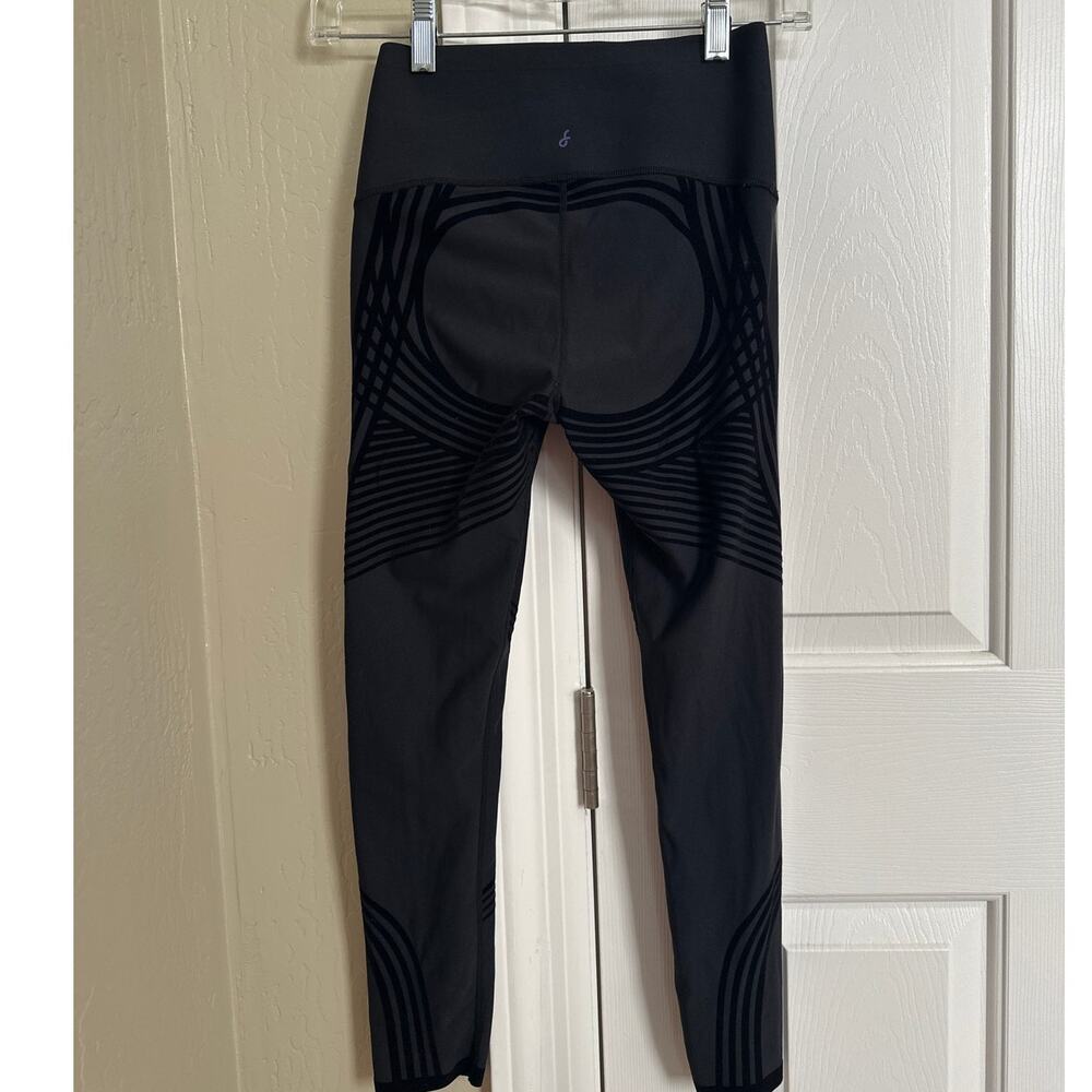 Women's Black High-Waist Leggings - Picture 3 of 7